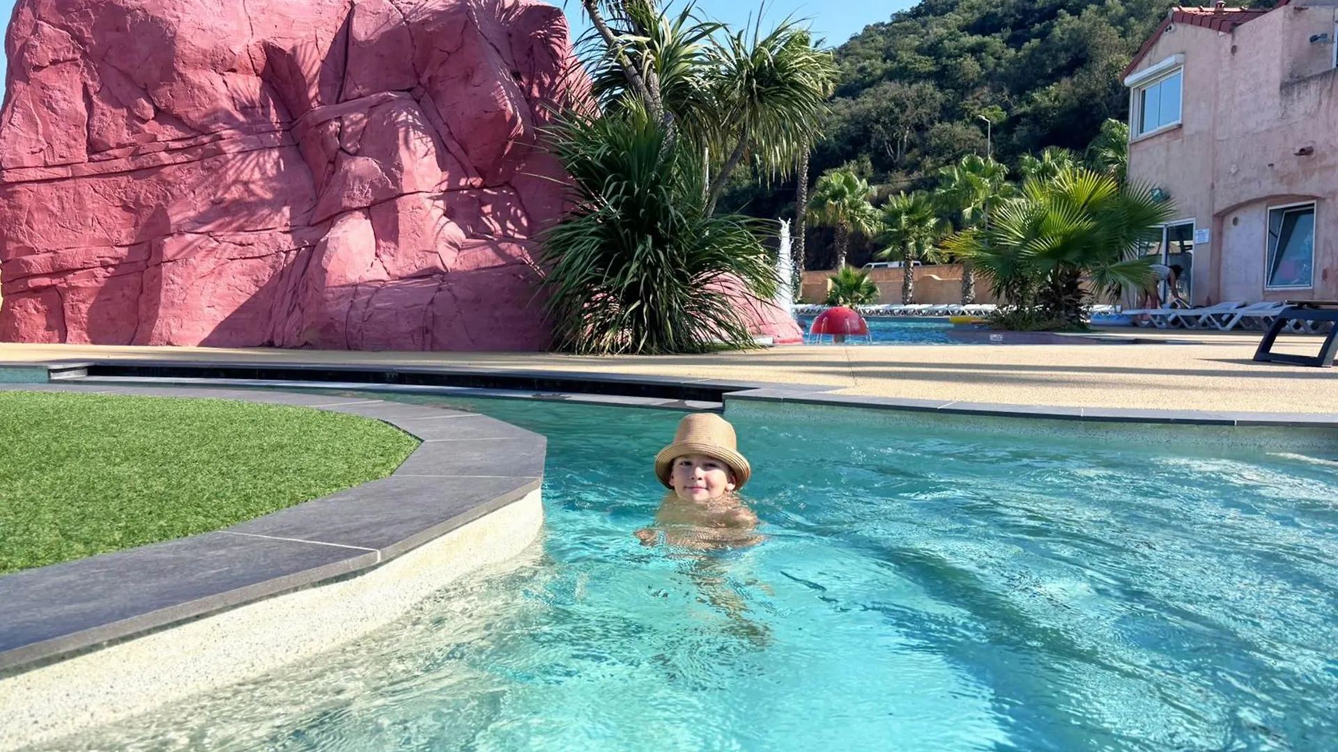 **** אתר קמפינג Saint-Raphaël Camping Vallee Du Paradis צרפת